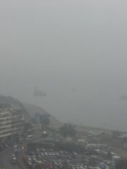 持續濃霧