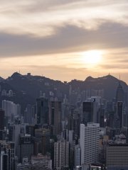 日光照射下的香港