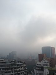 濃霧湧進維港