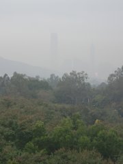 密雲、間中有雨