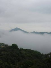 海上浮雲欲斷雲