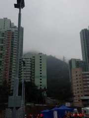 下有救護車，上有山上雲