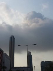 今乎垂天之雲，其大若犁牛