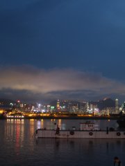籠罩CBD的雲
