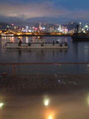 煙霧上的夜景