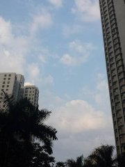 藍天白雲的早晨