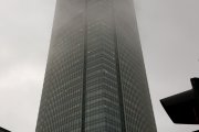 高聳入雲
