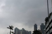 處乎雨與不雨之間