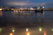 煙霧上的夜景