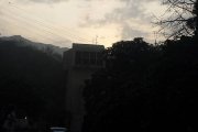 早上天空的黃光