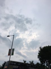 烏雲蔽日 終不得復見@英華書院外
