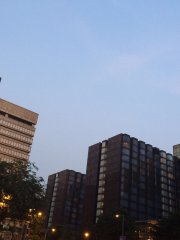 蔚藍下的大廈@麼地道漆咸道南交界