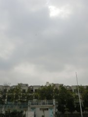 略有陽光的天空