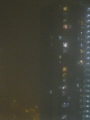 霧氣重重的晚上