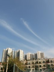 三條線的雲