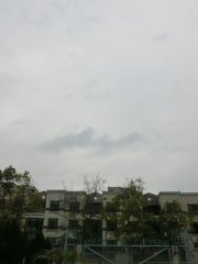 略見雲朵的天空