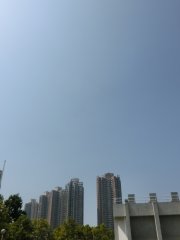 無雲的下午