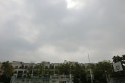 略有陽光的天空