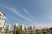 三條線的雲