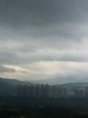 兇默