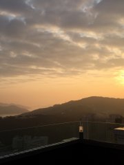 日出在雲端