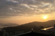日出在雲端
