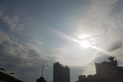 太陽 卷浪雲