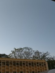 不太藍的天空