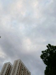 多雲的天氣