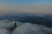 穿越雲層見晴天